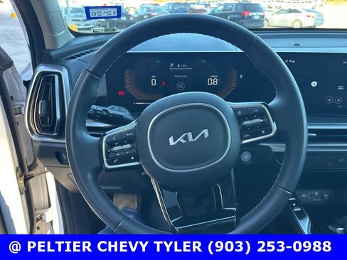Used 2025 Kia Sorento EX w/ Panoramic Sunroof Package image 12
