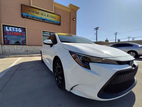 Used 2022 Toyota Corolla L FWD image 2