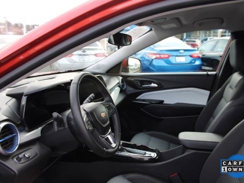 Used 2024 Chevrolet Trax LT w/ LT Convenience Package image 15