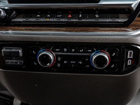 Used 2024 GMC Sierra 1500 Elevation image 26