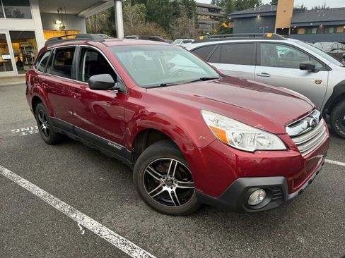 Used 2014 Subaru Outback 2.5i w/ Alloy Wheel Package image 4