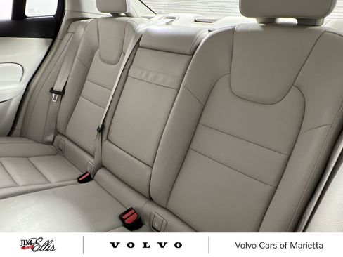 Used 2022 Volvo S60 B5 Momentum w/ Premium Package image 23