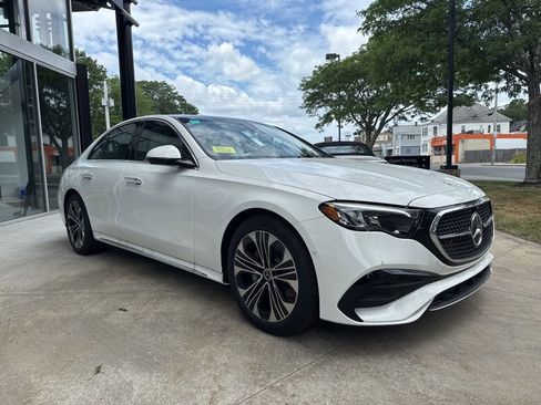 Used 2025 Mercedes-Benz E 350 4MATIC Sedan image 2