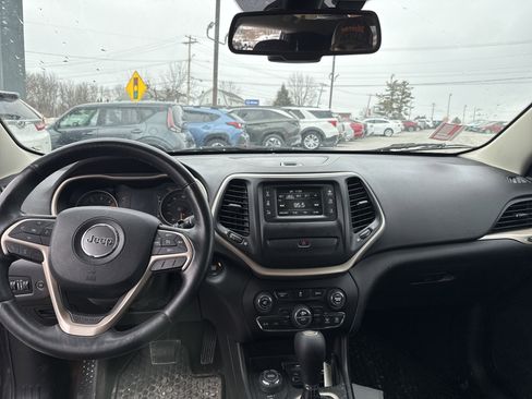 Used 2017 Jeep Cherokee Latitude w/ Comfort/Convenience Group image 12