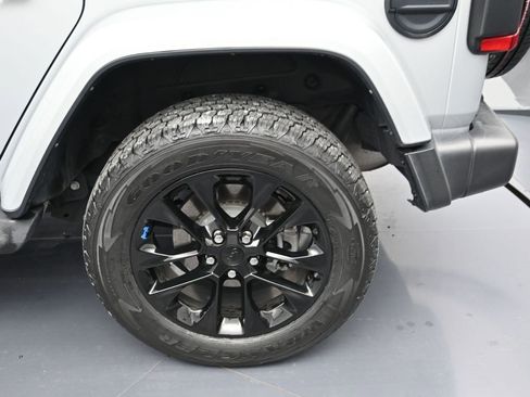 Used 2023 Jeep Wrangler Unlimited Sahara image 9