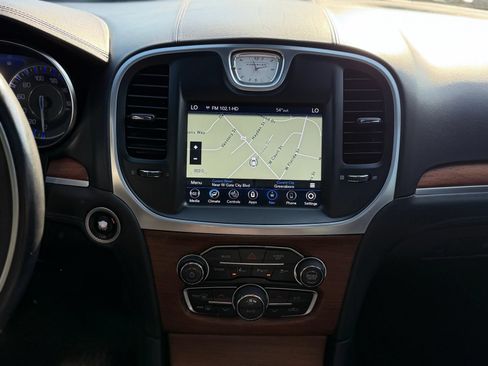Used 2018 Chrysler 300 C w/ Safetytec Plus Group RWD image 33