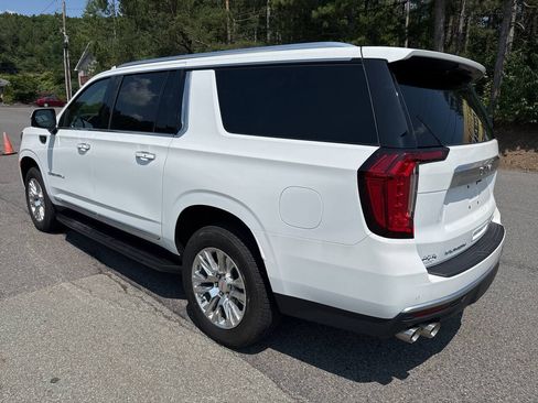 Used 2024 GMC Yukon XL Denali AWD/4WD image 5