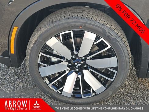 New 2025 Mitsubishi Outlander SE image 17