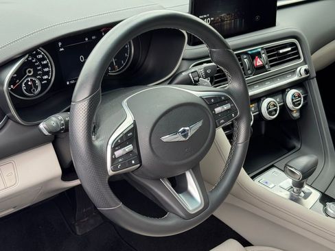 Used 2023 Genesis G70 2.0T image 17