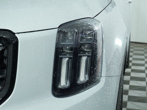 Used 2025 Kia Telluride AWD image 15