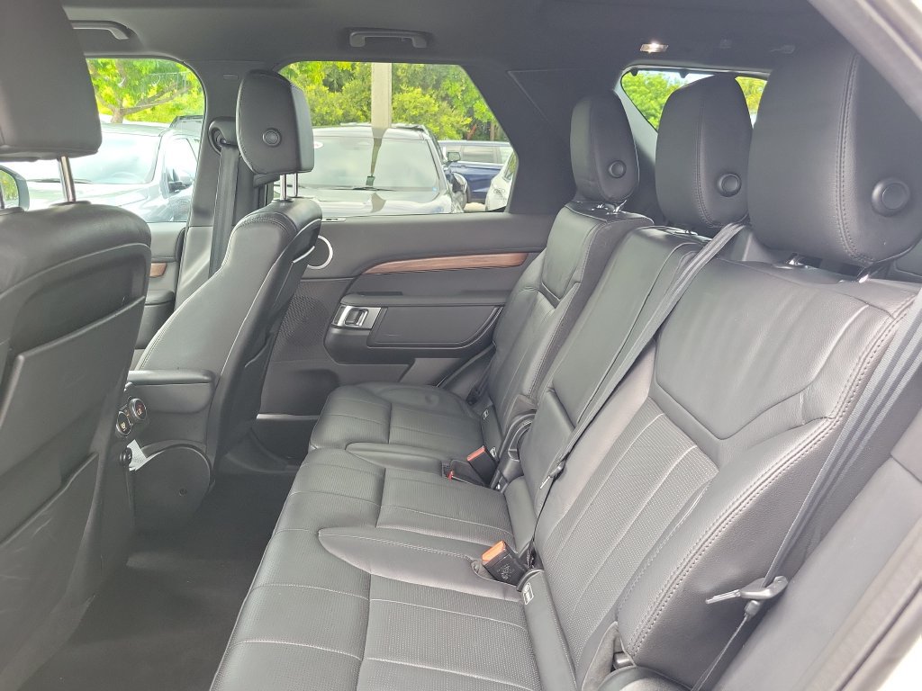 Used 2018 Land Rover Discovery HSE AWD/4WD image 13