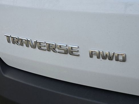 Used 2023 Chevrolet Traverse LT image 35