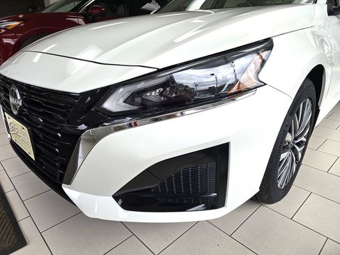 Used 2023 Nissan Altima 2.5 SV AWD/4WD image 7