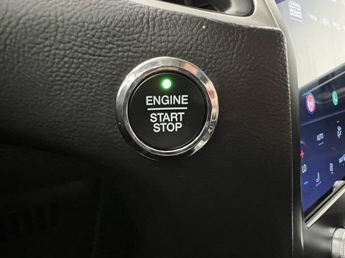 Used 2024 Ford Edge SEL image 37