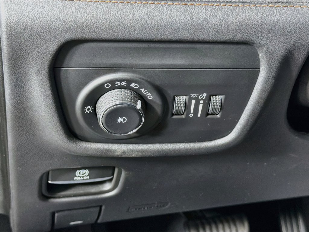 Used 2023 Jeep Grand Cherokee L Summit AWD/4WD image 10