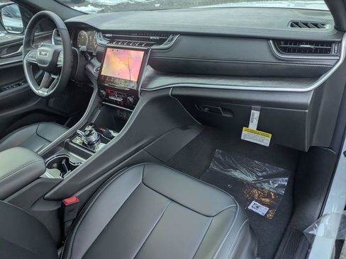 New 2025 Jeep Grand Cherokee L Limited w/ Black Appearance Package image 31