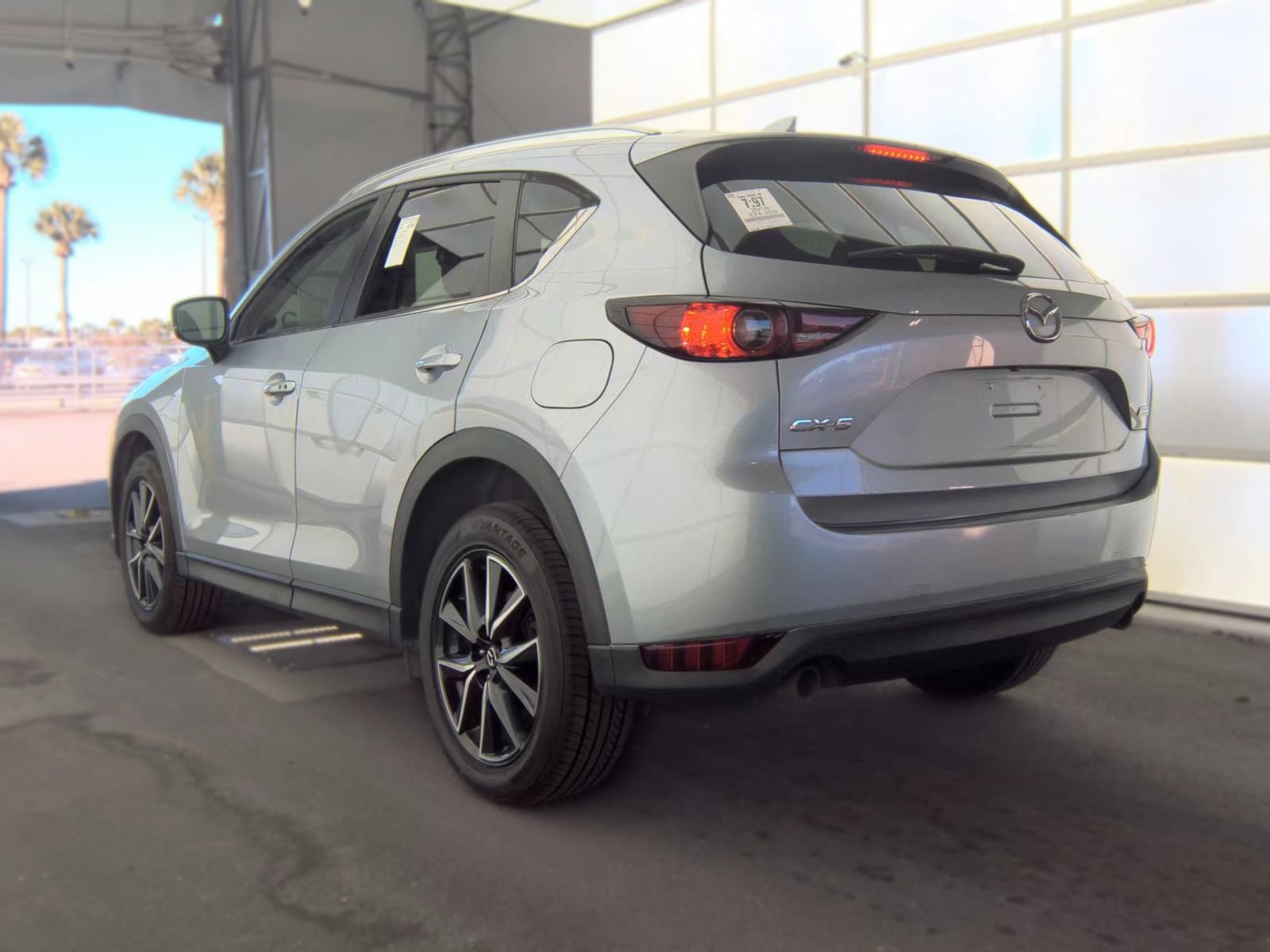 Used 2018 MAZDA CX-5 Touring FWD image 2