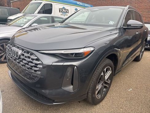 Certified 2025 Audi Q5 2.0T Premium Plus w/ Premium Plus image 4