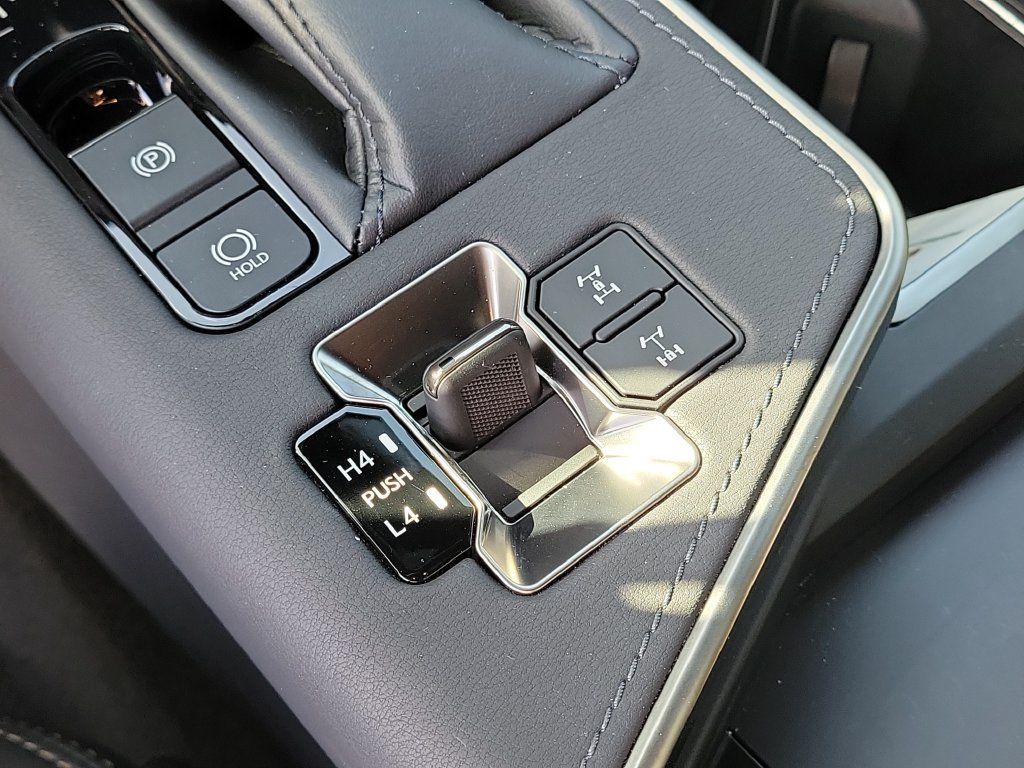 Used 2024 Lexus GX 550 AWD/4WD image 32
