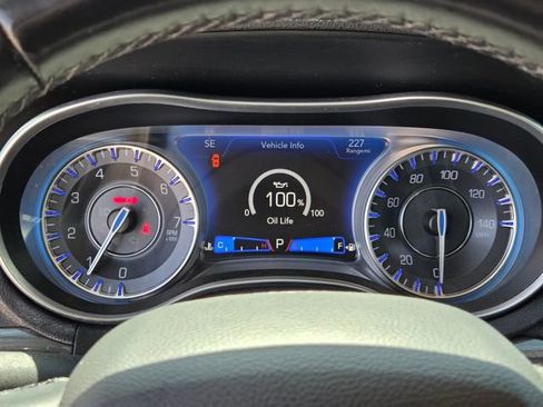 Used 2022 Chrysler 300 Touring L RWD image 19