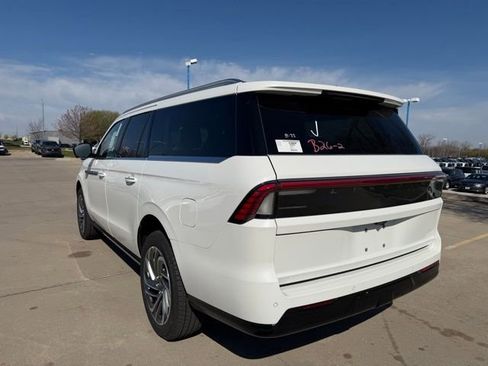 New 2026 Lincoln Navigator L Reserve AWD/4WD image 7