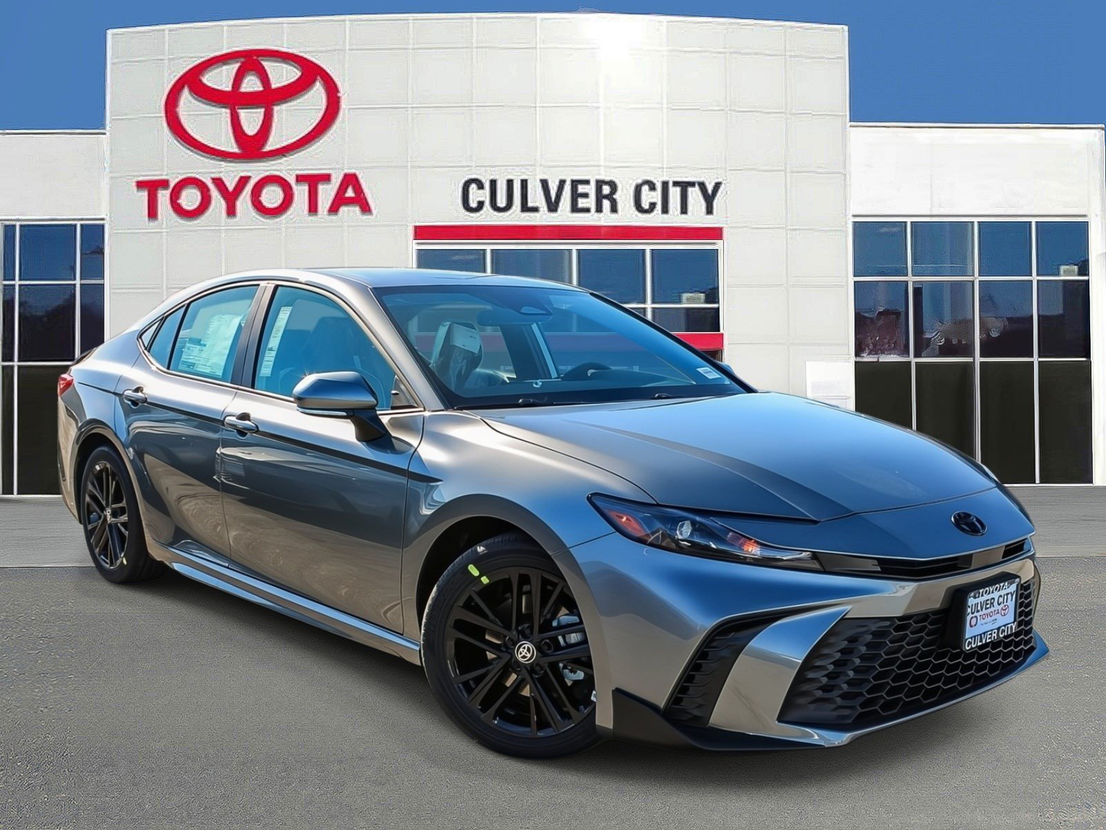 New 2026 Toyota Camry SE FWD image 1