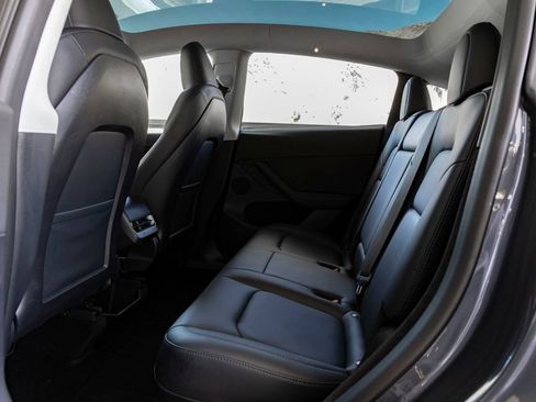 Used 2023 Tesla Model Y Long Range AWD/4WD image 19