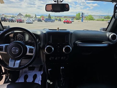 Used 2017 Jeep Wrangler Unlimited Rubicon AWD/4WD image 15