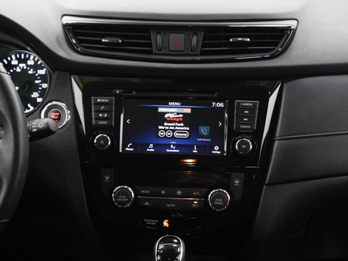 Used 2020 Nissan Rogue SV AWD/4WD image 15