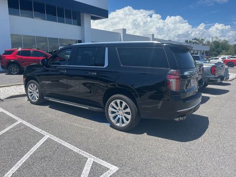 Used 2024 Chevrolet Suburban Premier RWD image 3