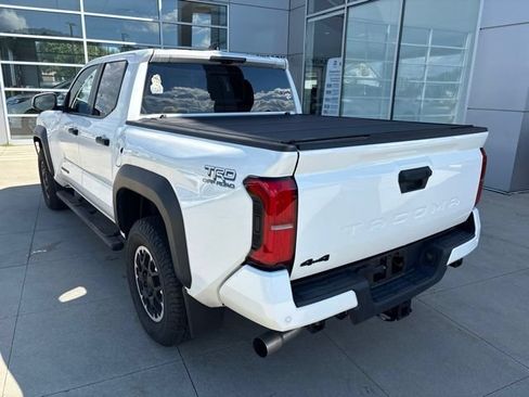 Used 2024 Toyota Tacoma TRD Off-Road w/ TRD Off Road Premium Package AWD/4WD image 5