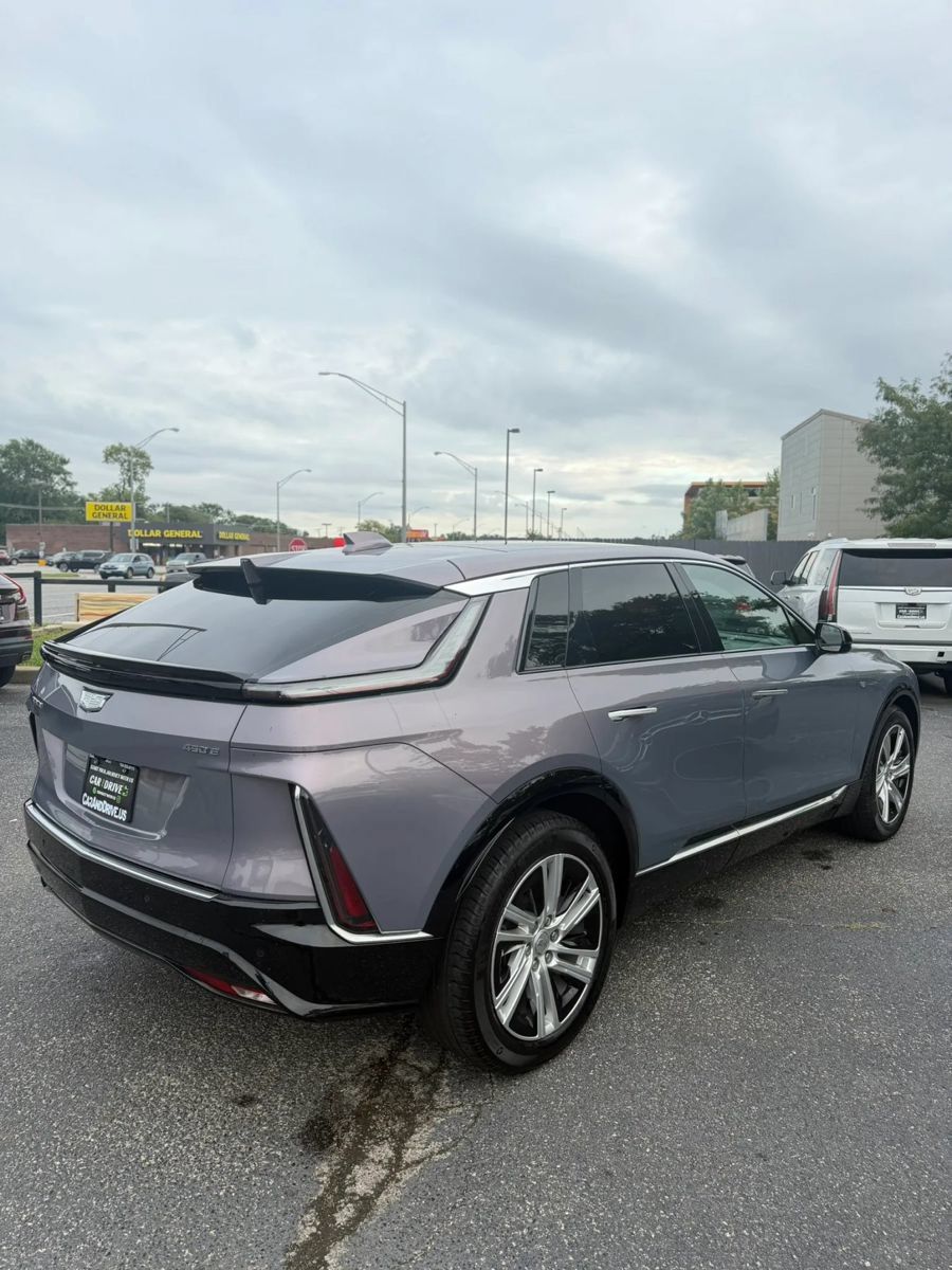 Used 2024 Cadillac Lyriq Tech w/ LPO, Floor Liner Package RWD image 5