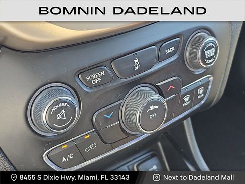 Used 2016 Jeep Cherokee Latitude image 26