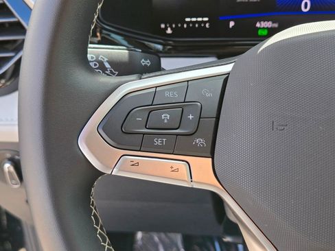 Certified 2025 Volkswagen Taos S FWD image 17