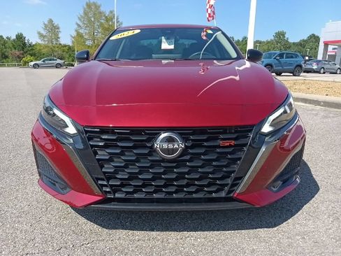 Used 2024 Nissan Altima 2.5 SR w/ SR Premium Package FWD image 8