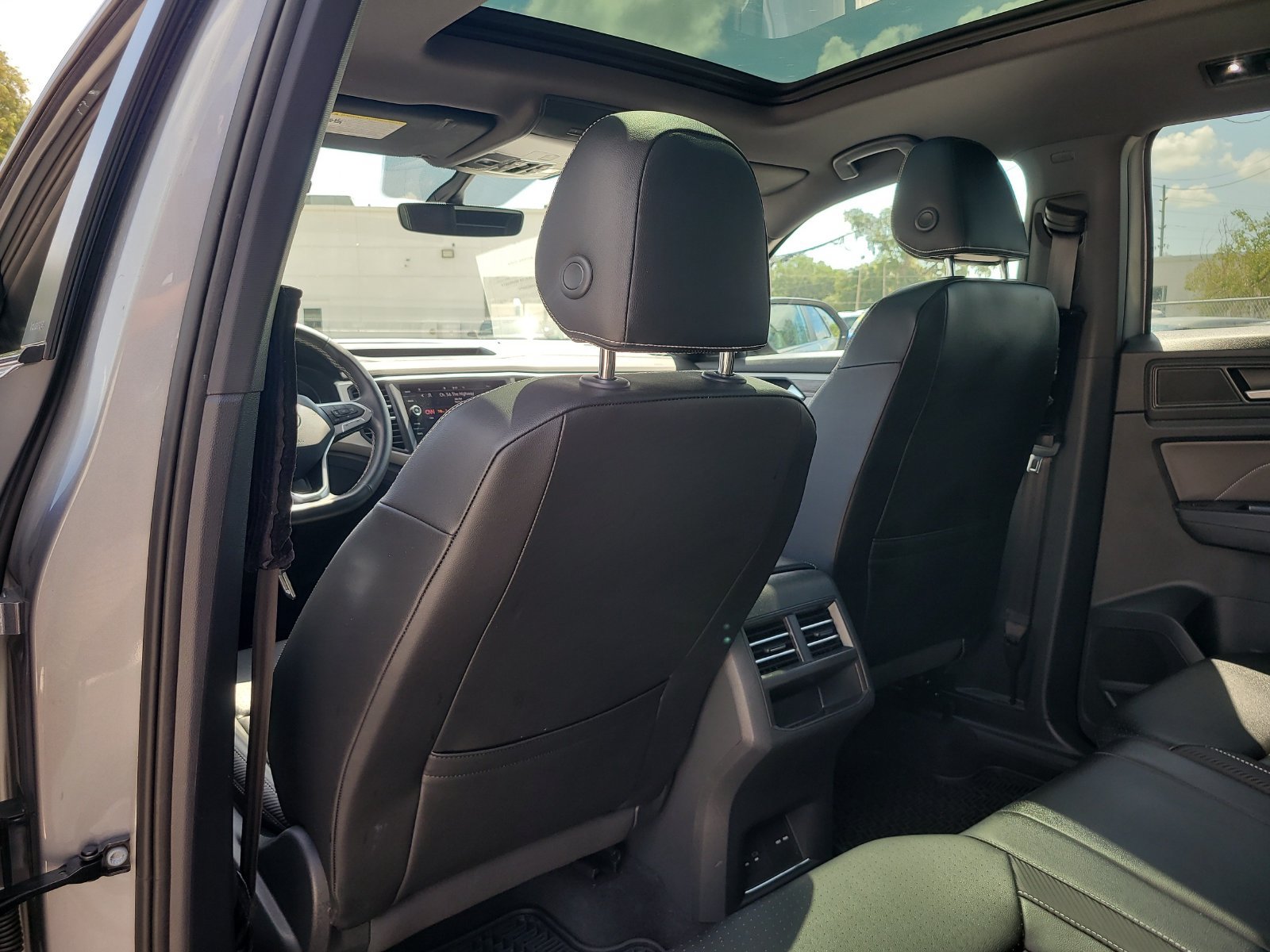 Used 2021 Volkswagen Atlas Cross Sport SE w/ Panoramic Sunroof Package FWD image 10