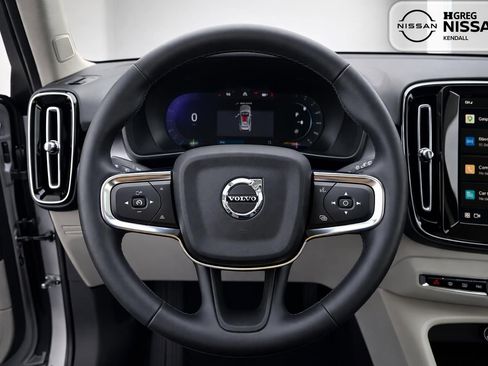 Used 2024 Volvo XC40 B5 Plus AWD/4WD image 7