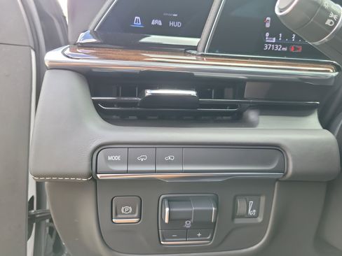 Used 2022 Cadillac Escalade ESV Premium Luxury Platinum w/ Heavy-Duty Trailer Package RWD image 23
