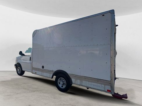 Used 2017 Chevrolet Express 3500 image 4