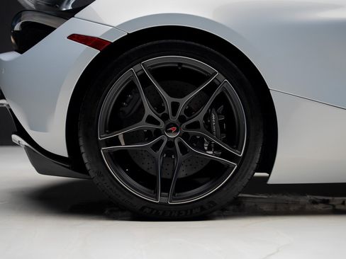 Used 2018 McLaren 720S image 37