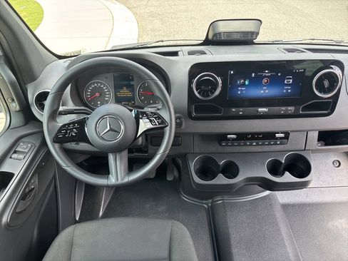 Used 2025 Mercedes-Benz Sprinter 2500 image 41
