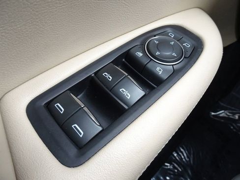 Used 2018 Cadillac XT5 Luxury w/ Driver Awareness Package image 23