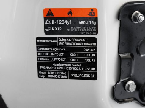 Certified 2025 Porsche Cayenne AWD/4WD image 43