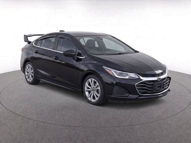 Used 2019 Chevrolet Cruze LT w/ Convenience Package FWD image 2