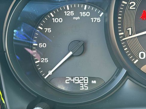 Used 2024 Porsche Macan Turbo image 11