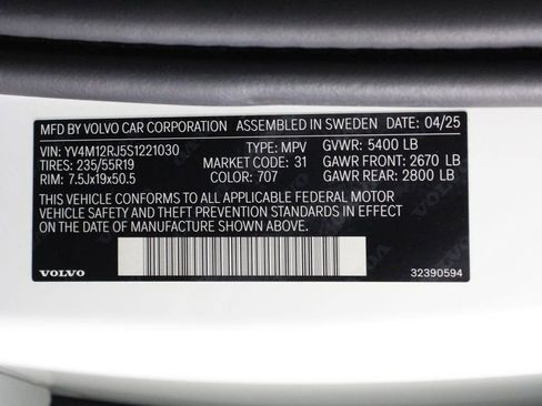 Certified 2025 Volvo XC60 B5 Core image 16