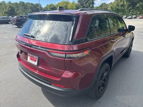 Used 2023 Jeep Grand Cherokee Altitude image 5