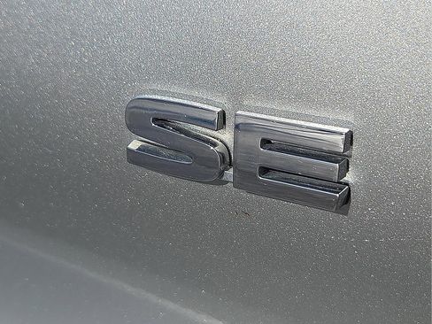 Used 2024 Mitsubishi Outlander SE image 9