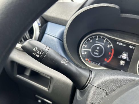 Used 2025 Nissan Versa SV w/ Trunk Package image 24