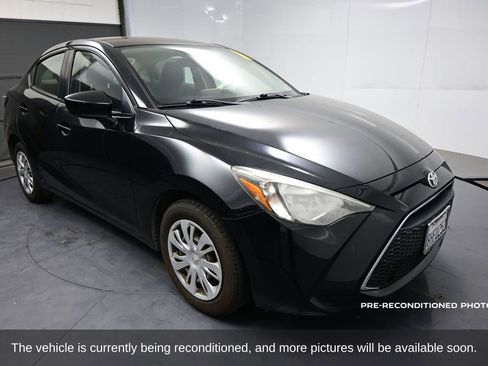 Used 2019 Toyota Yaris L FWD image 3